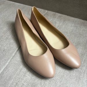 Nine West women’s size 7M blush/tan colored flats.